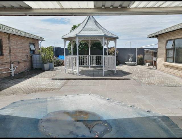4 BEDROOM HOUSE RENTED IN SUMMERSTRAND